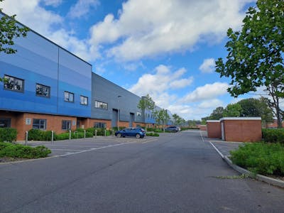 Unit 4, Vulcan Business Park, Crawley, Industrial / Warehouse To Let - 20250915_111621.jpg