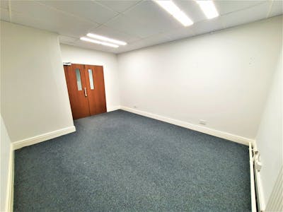 Maxron House, Stockport, Office To Let - 20220201_085247 2.jpg