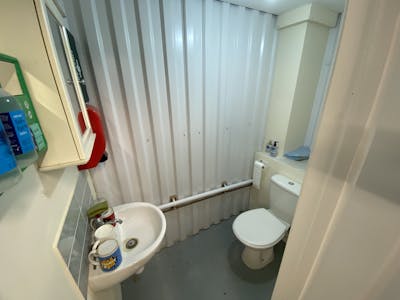 North Weston Farm, Thame, Industrial To Let - UNIT 3 WC.jpeg