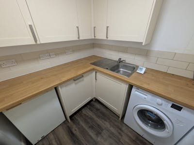 Ivy Lodge, Portsmouth Road, Milford, Retail To Let - 1000064614.jpg