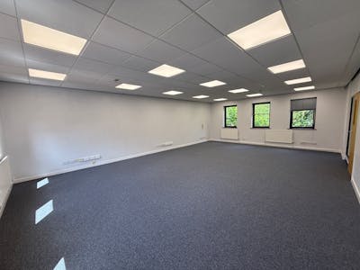 8 Regents Court, Redditch, Office To Let - IMG_2220.JPG