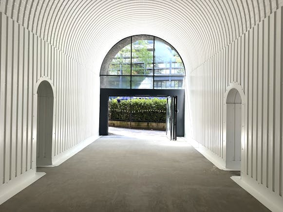 Arches 19-21 Goswell Hill, Windsor, Leisure / Offices / Retail To Let - IMG_1517.JPEG
