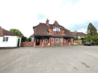 The Royal Oak, Guildford, Pub / Retail To Let / For Sale - 1000029829.jpg
