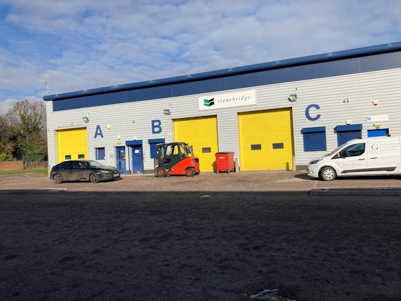 Unit C Howland Industrial Estate, Howland Road, Thame, Industrial To Let - Photo Main