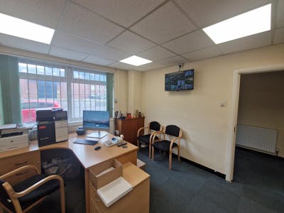 Unit 8d, Stockport, Industrial/Logistics To Let - 20250811_161051.jpg