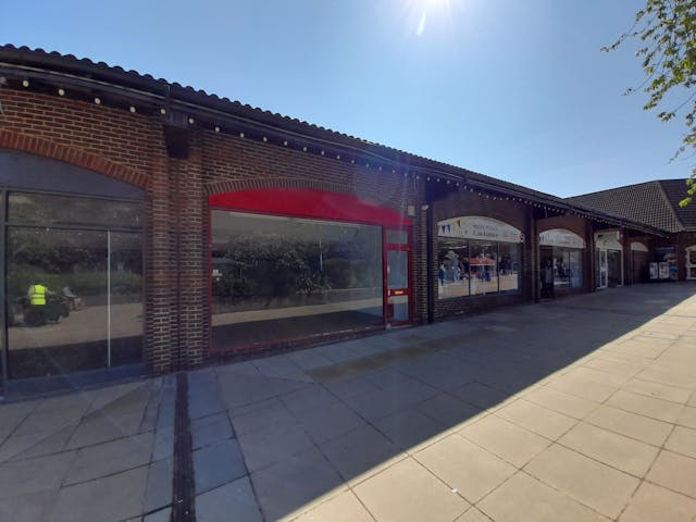 Unit 5, Chineham Shopping Centre, Basingstoke, Retail To Let - 20250429_111742.jpg