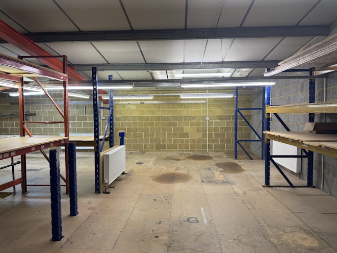 Unit 40, Leatherhead, Warehouse & Industrial To Let - IMG_6299.jpg
