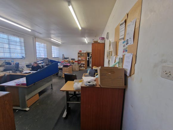 Unit 2 Lennox Road, Basingstoke, Industrial For Sale - 20250516_145033.jpg