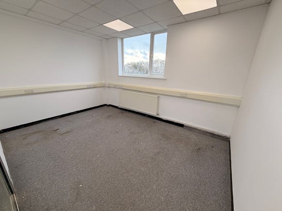 11 Totman Crescent, Rayleigh, Industrial / Office To Let - IMG20251031WA0009.jpg