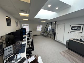 Second Floor, Egerton House, 66-68 Baker Street, Weybridge, Offices To Let - 3.jpg