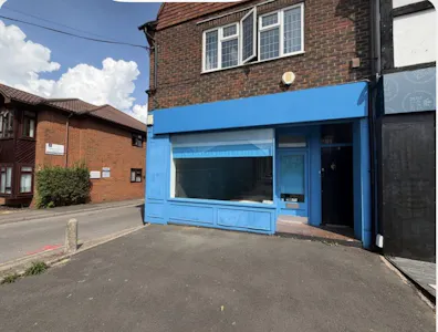 12C Worplesdon Road, Guildford, Office / Retail To Let - 88bf5921-2400-4dcb-9b5f-a41675f387fe.jpg
