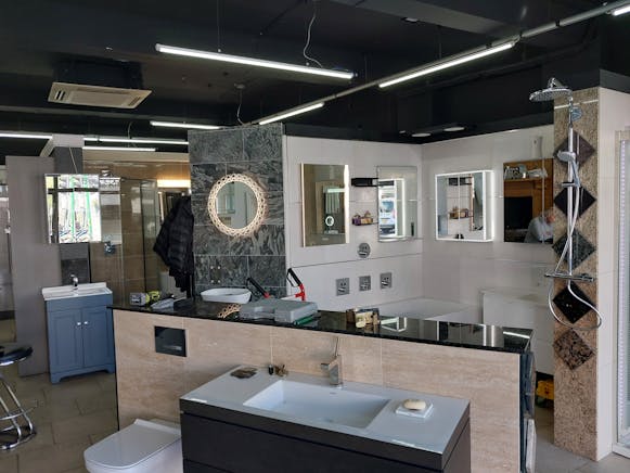 1 Broomhall Buildings, Ascot, Retail For Sale - 20260501_095541.jpg