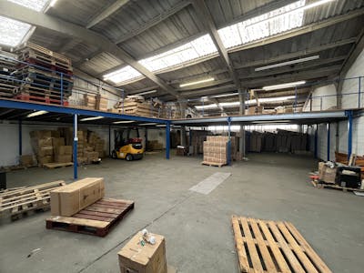 The Warehouse, Aylesbury, Industrial To Let - 20250617_130250664_iOS.jpg