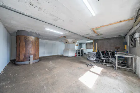 Bunker 51, 3 Herringham Road, Charlton, Class E Retail / Leisure / D2 (Assembly and Leisure) / Leisure / Light Industrial / Open Storage / Trade / Warehouse / Yard To Let - 1433196-15-69c3e2ae0cf6b.jpg