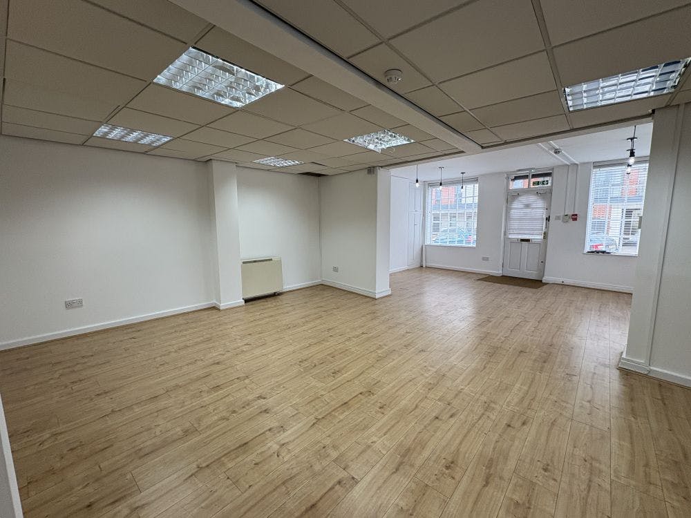 Globe House, Banbury, Office / Retail To Let - IMG_2146.jpg