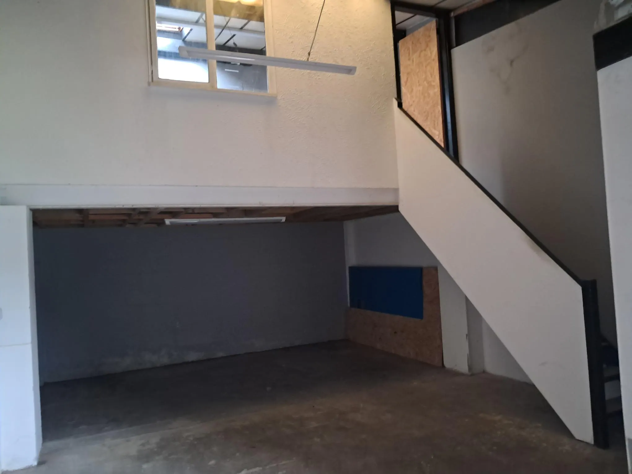 Unit 30, Longshot Industrial Estate, Bracknell, Industrial To Let - 1000001810.jpg