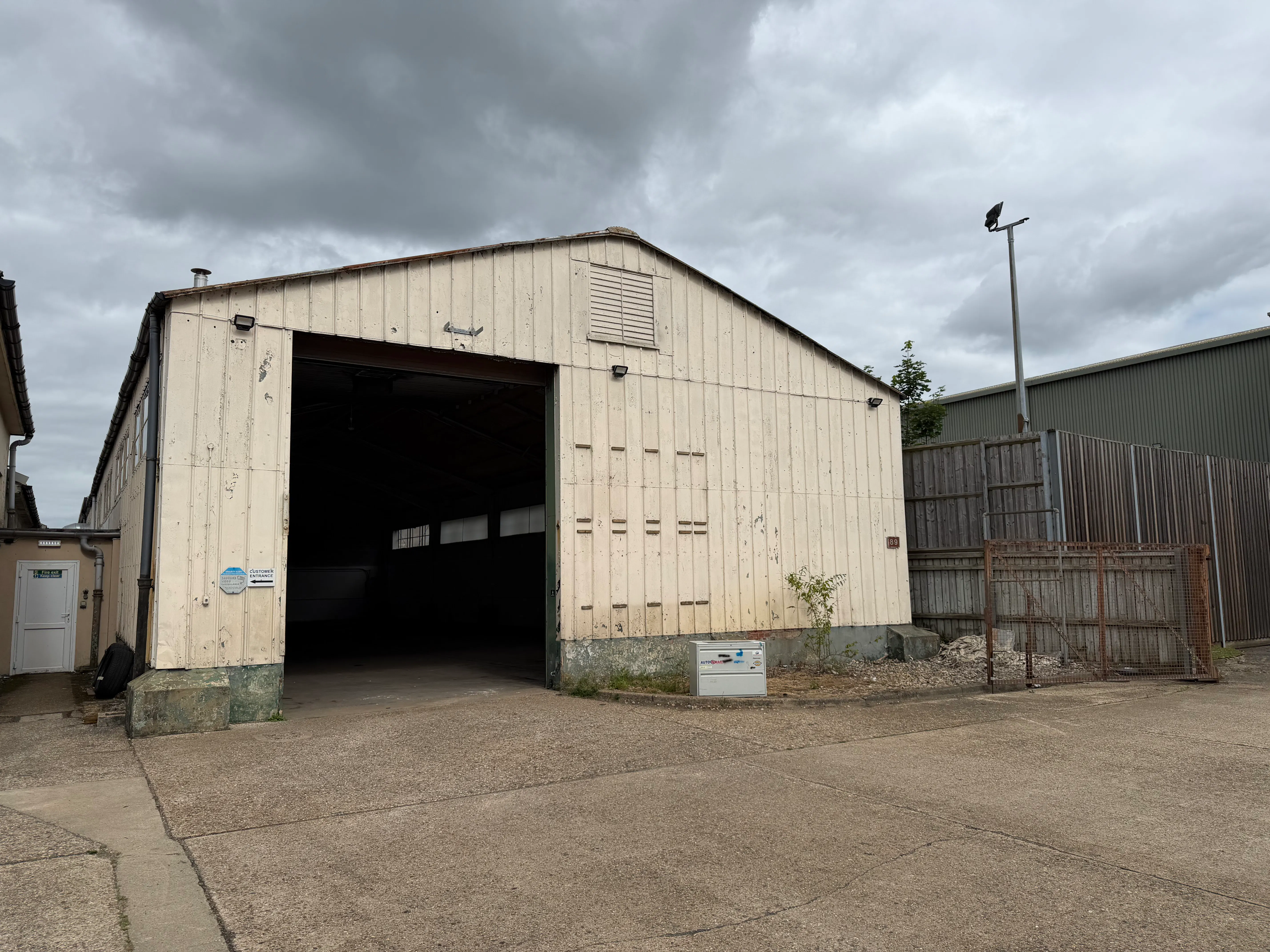 89NE Greenham Business Park image 2