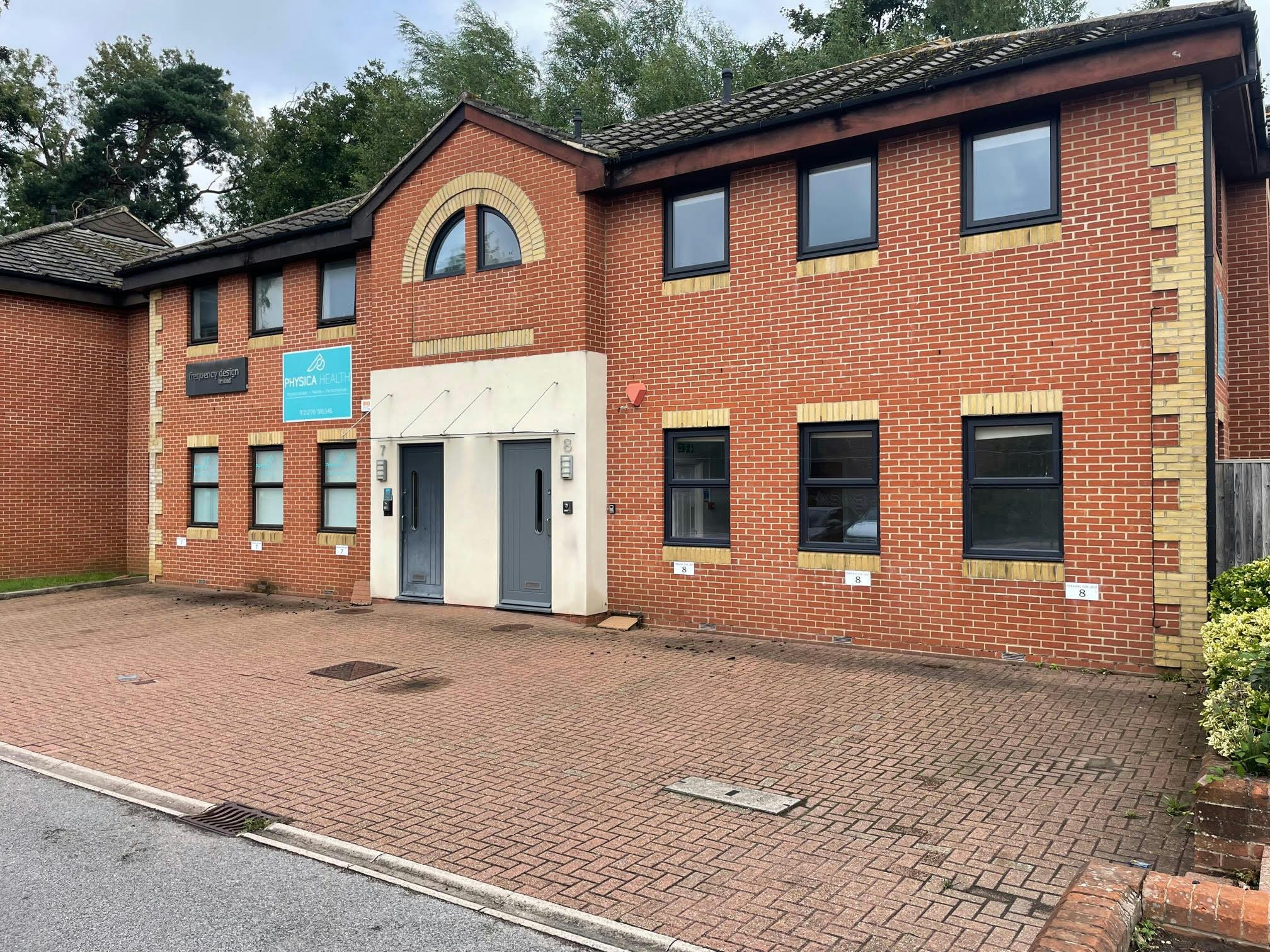 8 Tanners Yard, Bagshot, Offices To Let - unnamed 15.jpg