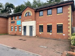 8 Tanners Yard, Bagshot, Offices To Let - unnamed 15.jpg
