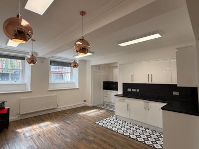 37 Park Square North, Leeds, Office To Let - 20260416_113201798_iOS.jpg