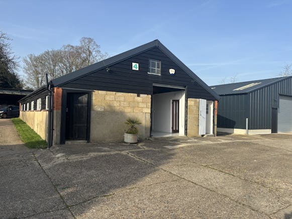 4 Pinkneys Farm, Maidenhead, Industrial To Let - IMG_7538.JPEG