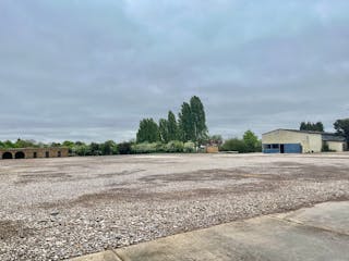 Heathrow, Open Storage To Let - IMG_3833.jpg