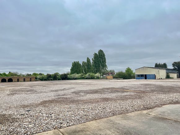 Heathrow, Open Storage To Let - IMG_3833.jpg