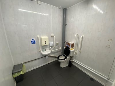 38 Singleton Street, Swansea, Retail To Let - Toilet.jpg