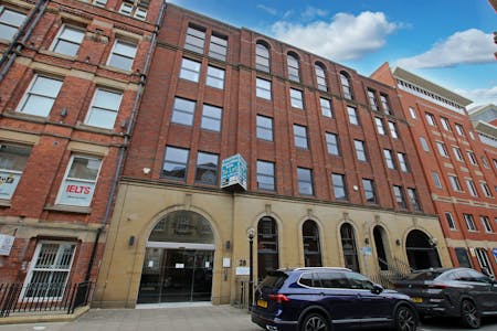 St James House, Leeds, Office To Let - L7D_5940 edit blue sky.jpg