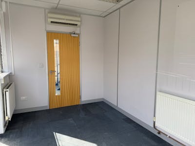 Unit 28 The Metro Centre, Watford, Office / Other / Warehouse To Let - IMG_5458.jpeg