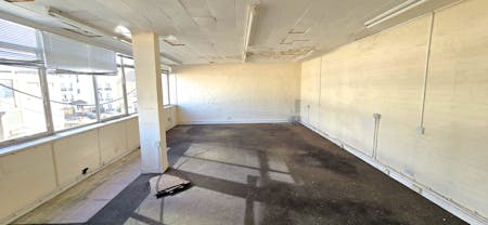 Unit 8, Lyndean Industrial Estate, London, Industrial To Let - 20260408_162500 - Edited.jpg