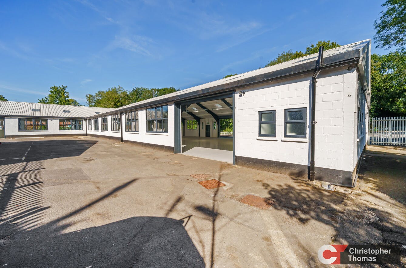 Unit G, Maidenhead, Industrial To Let - 898331d311a84b37a87c337b057d79cf.JPG