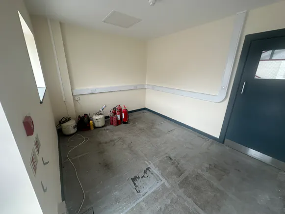 Unit 9, Newmarket, Industrial To Let - IMG_7408.JPG