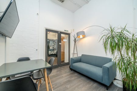 Unit 9B, Queens Yard, London, Office To Let - DSC09932.jpg