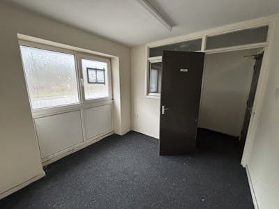 Unit 8, Ynyswen Industrial Estate, Treorchy, Industrial To Let - IMG_2922.jpg