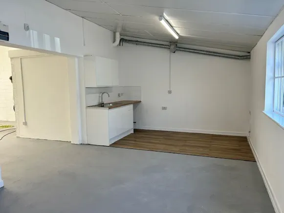 Unit C9, Clevedon, Industrial To Let - NEW PIC 3.jpg