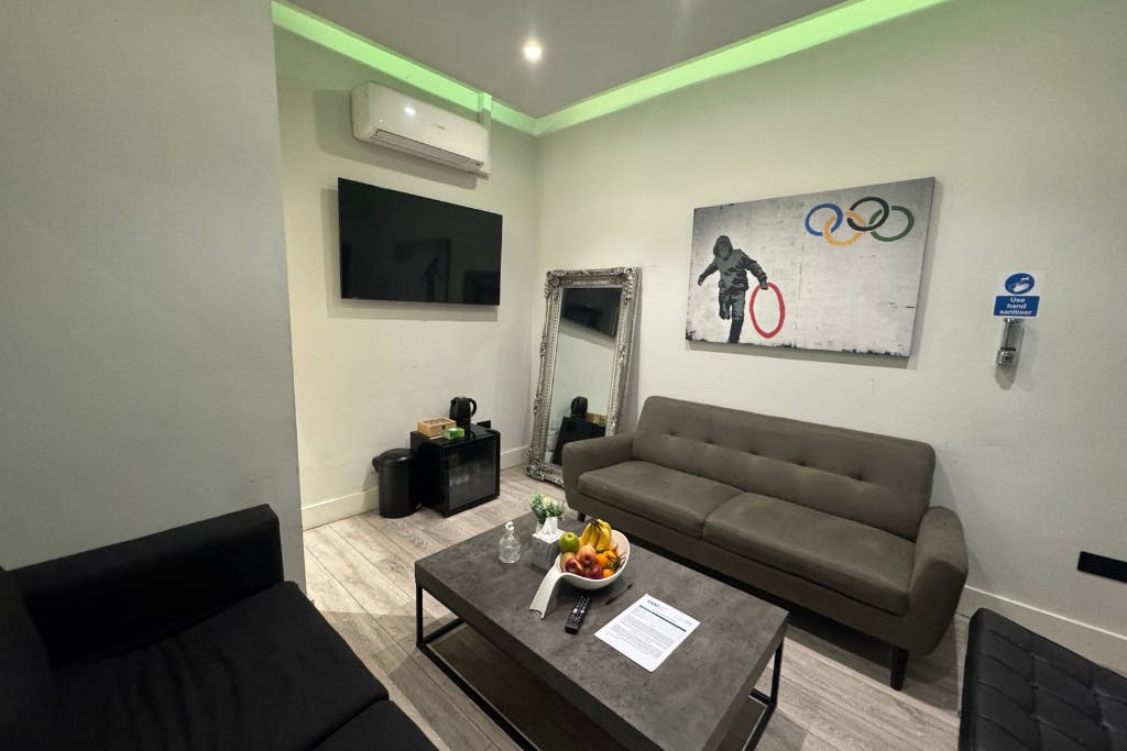 Industrial Unit in London - photo 3