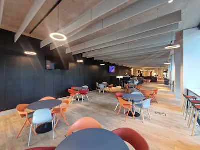 Tower Hamlets Town Hall, London, E Class restaurant (with extract) / Restaurant / Cafe / Retail To Let - 1b475e8c-b37a-4112-9ba9-f593052e9890.jpg