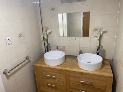 Unit 12, Celtic Trade Park, Bruce Road, Swansea, Office To Let - Bathroom.jpg
