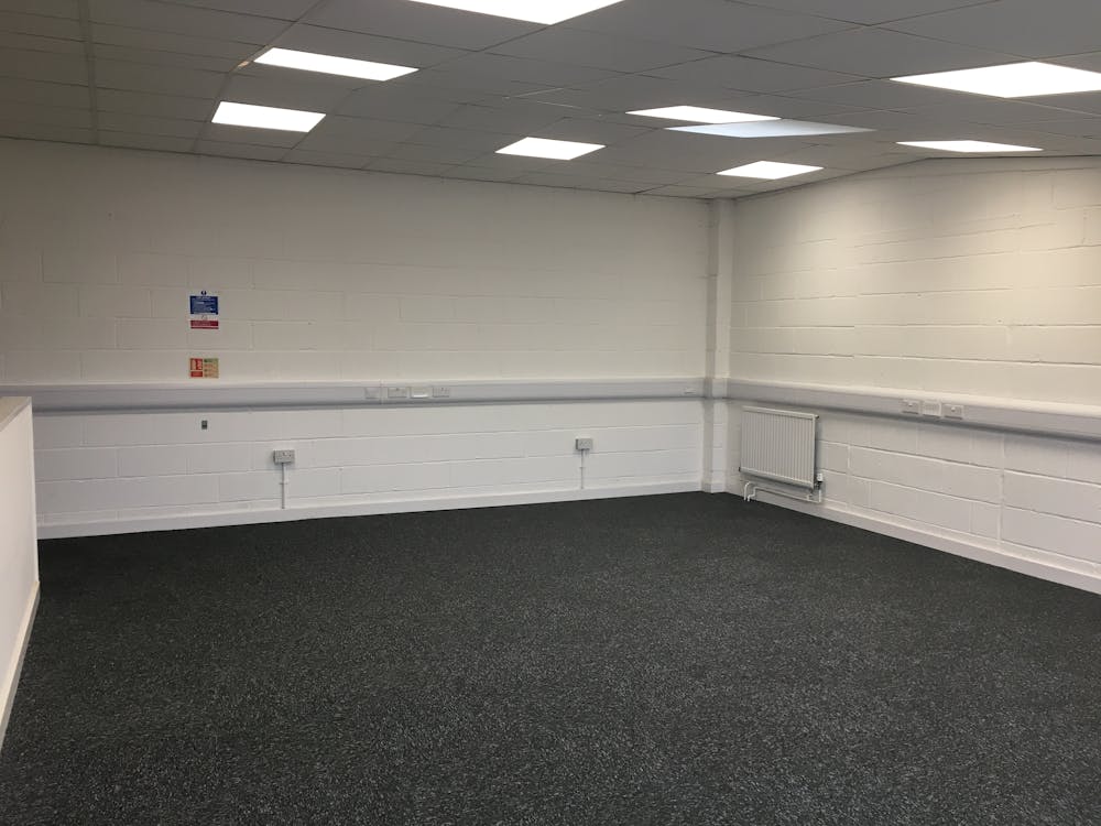 Unit 5 Vale Industrial Centre, Southern Road, Aylesbury, Industrial / Trade Counter / Warehouse / Workshops To Let - Photo 7