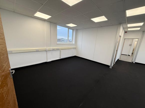 11 Totman Crescent, Rayleigh, Industrial / Office To Let - WhatsApp Image 2026-01-06 at 13.51.13 (2).jpeg