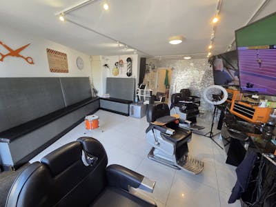588 Rayleigh Road, Leigh-on-Sea, Office / Retail To Let - IMG20250916WA0089.jpg