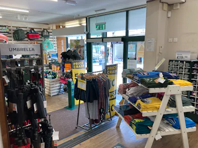 126-127 Queens Road, Brighton, Retail To Let - 20210608_115328232_iOS.jpg