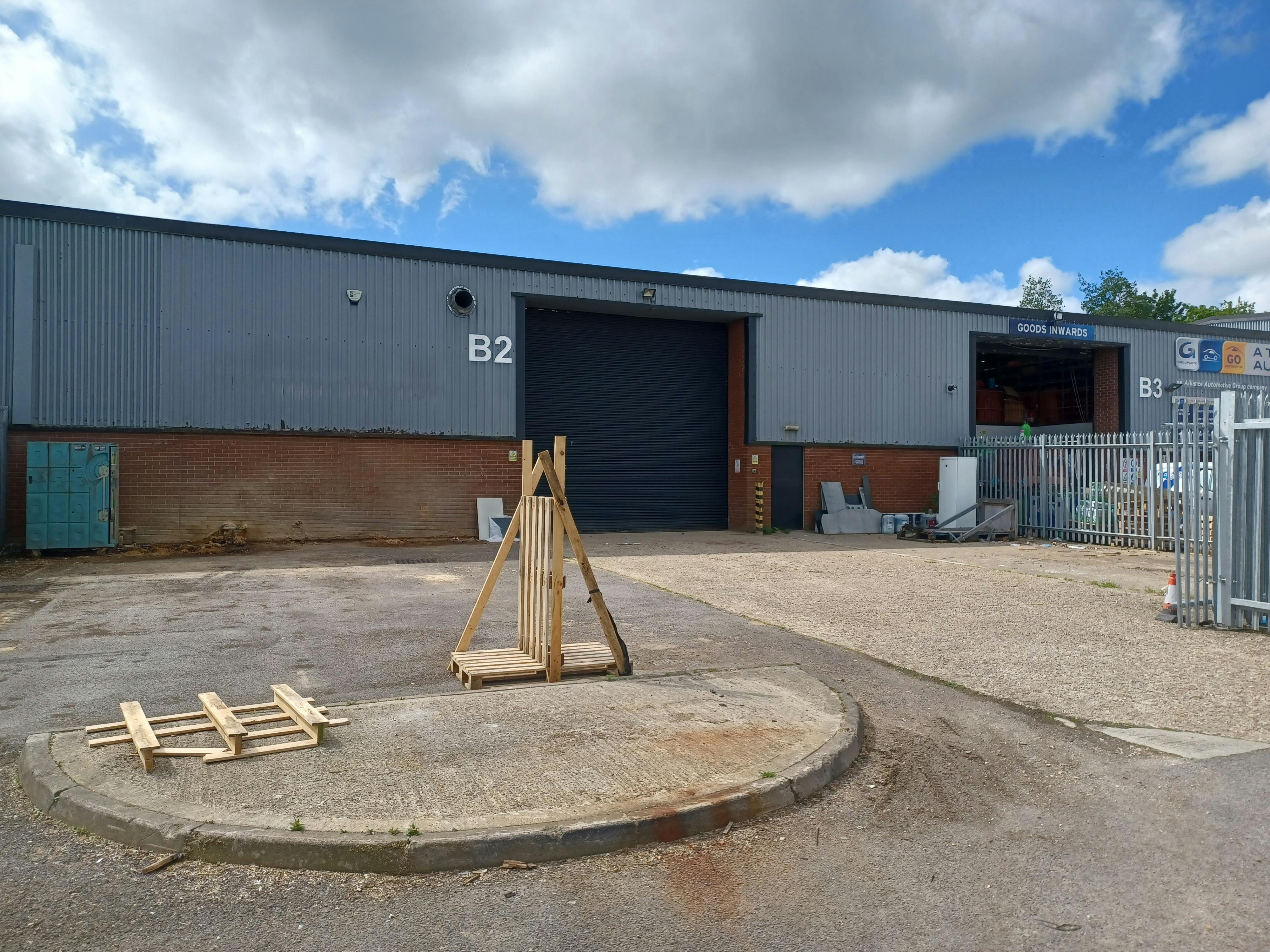 Industrial Unit in Newbury - photo 2