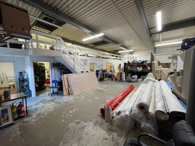 Unit 4 The Portman Centre, Reading, Industrial / Warehouse For Sale - Unit 4 The Portman Centre - 5.jpg