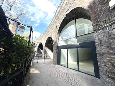 Arches 19-21 Goswell Hill, Windsor, Leisure / Office / Retail To Let - IMG_1193.JPEG