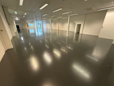 Unit 10 Capital Business Park, Borehamwood, Light Industrial / Office / Trade Counter / Warehouse To Let - 2.jpg