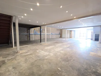 Unit 12, Chesham, Industrial To Let - PXL_20260619_134958079.jpg