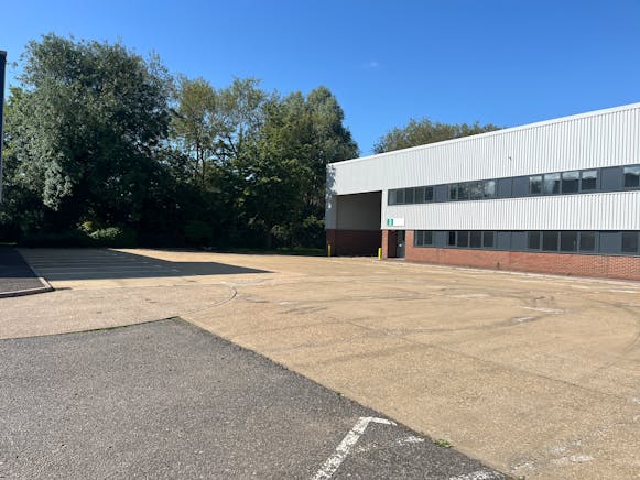 Unit 3 Stocklake Park Ind Est, Farmbrough Close, Aylesbury, Industrial To Let - IMG_3211.JPG