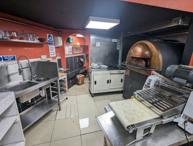 8 Faircross House, Watford, Retail To Let - PXL_20260210_123058136.jpg